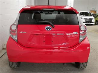 2013 Toyota Aqua - Thumbnail