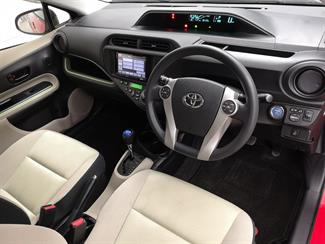 2013 Toyota Aqua - Thumbnail