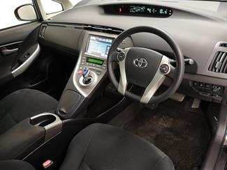 2013 Toyota Prius - Thumbnail