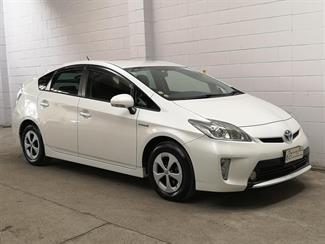 2015 Toyota Prius - Thumbnail