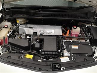2015 Toyota Prius - Thumbnail