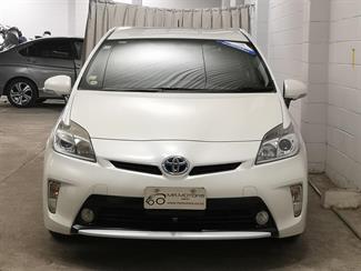 2015 Toyota Prius - Thumbnail