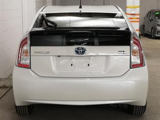 2015 Toyota Prius - Thumbnail