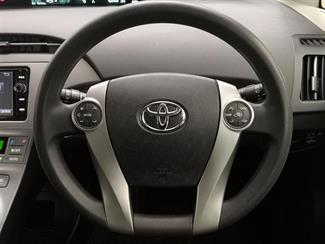 2015 Toyota Prius - Thumbnail