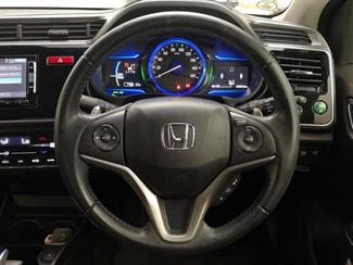 2015 Honda Grace - Thumbnail