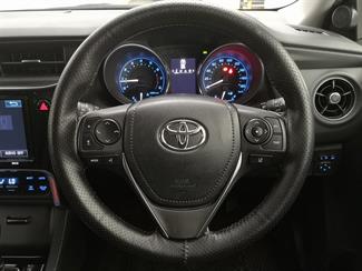 2017 Toyota Auris - Thumbnail