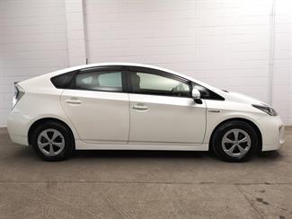 2012 Toyota Prius - Thumbnail
