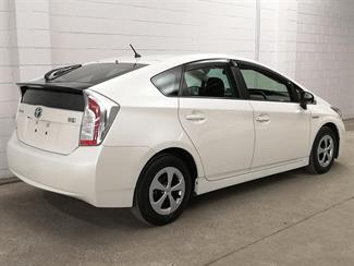 2015 Toyota Prius - Thumbnail
