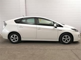2015 Toyota Prius - Thumbnail