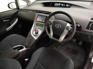 2015 Toyota Prius - Thumbnail