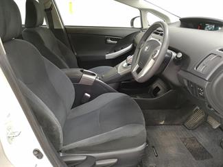 2015 Toyota Prius - Thumbnail
