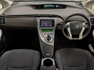 2015 Toyota Prius - Thumbnail