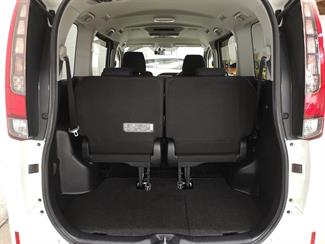 2015 Toyota Noah - Thumbnail