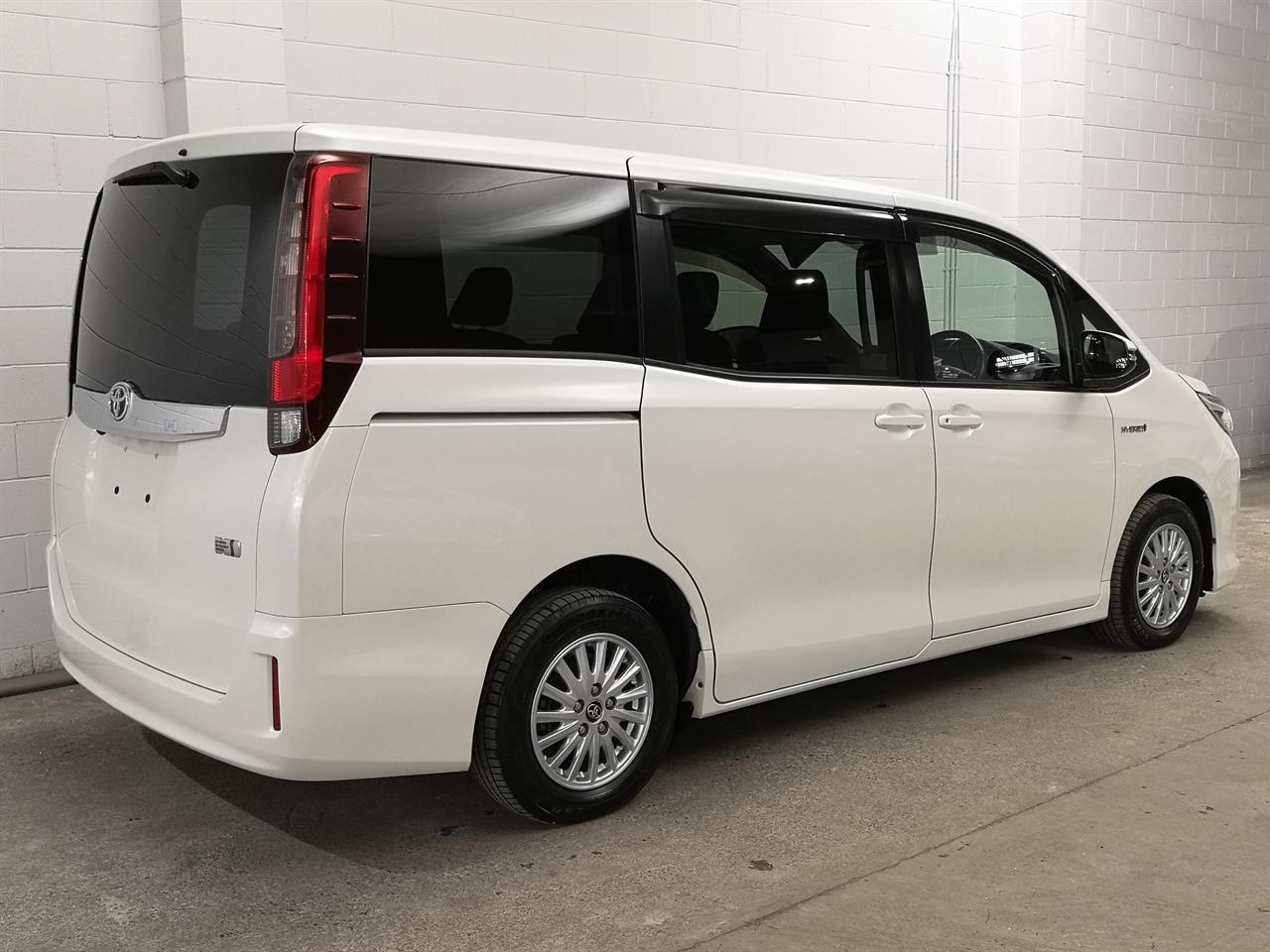 2015 Toyota Noah