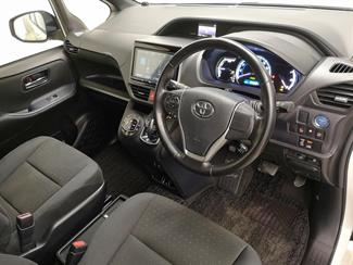2015 Toyota Noah - Thumbnail