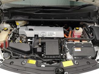 2013 Toyota Prius - Thumbnail