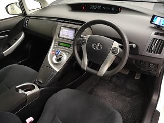 2013 Toyota Prius - Thumbnail