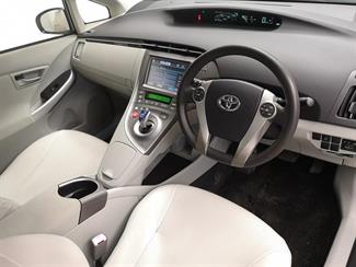 2013 Toyota Prius - Thumbnail