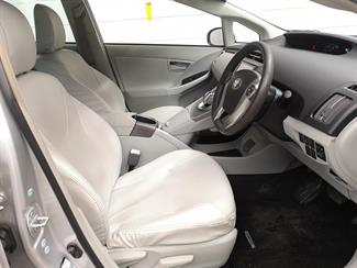 2013 Toyota Prius - Thumbnail