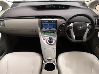 2013 Toyota Prius - Thumbnail