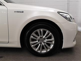 2013 Toyota Crown - Thumbnail