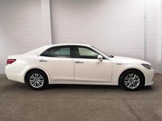 2013 Toyota Crown - Thumbnail