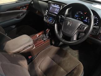 2013 Toyota Crown - Thumbnail