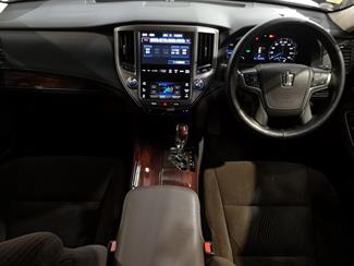 2013 Toyota Crown - Thumbnail