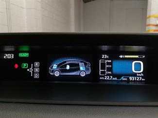 2016 Toyota Prius - Thumbnail