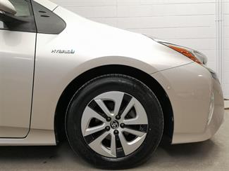 2016 Toyota Prius - Thumbnail