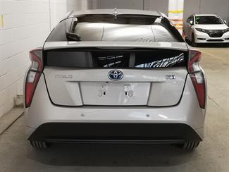 2016 Toyota Prius - Thumbnail