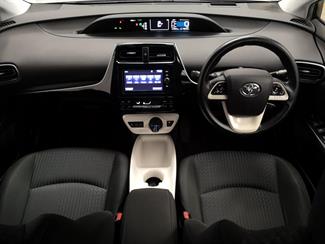 2016 Toyota Prius - Thumbnail