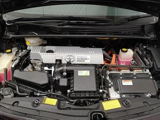 2014 Toyota Prius - Thumbnail