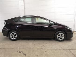 2014 Toyota Prius - Thumbnail