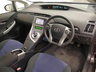 2014 Toyota Prius - Thumbnail