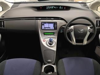 2014 Toyota Prius - Thumbnail