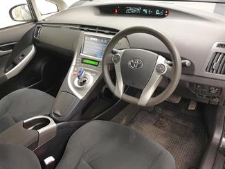 2013 Toyota Prius - Thumbnail