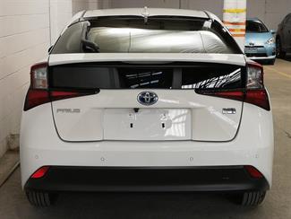 2021 Toyota Prius - Thumbnail