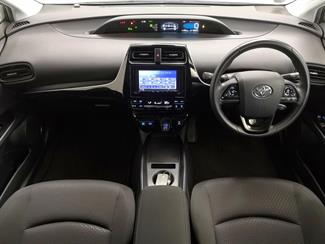 2021 Toyota Prius - Thumbnail
