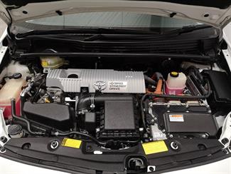 2013 Toyota Prius - Thumbnail