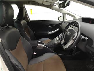 2013 Toyota Prius - Thumbnail
