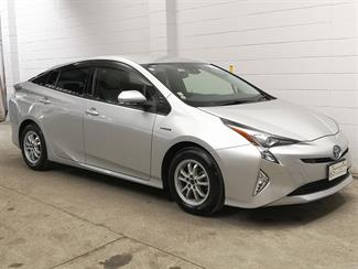 2017 Toyota Prius - Thumbnail
