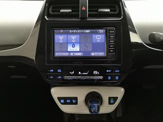 2017 Toyota Prius - Thumbnail