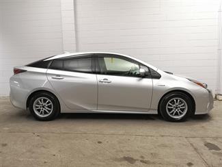 2017 Toyota Prius - Thumbnail