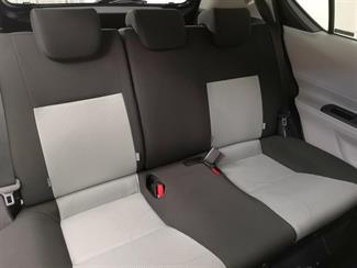 2013 Toyota Aqua - Thumbnail