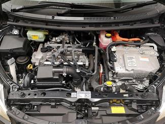 2013 Toyota Aqua - Thumbnail