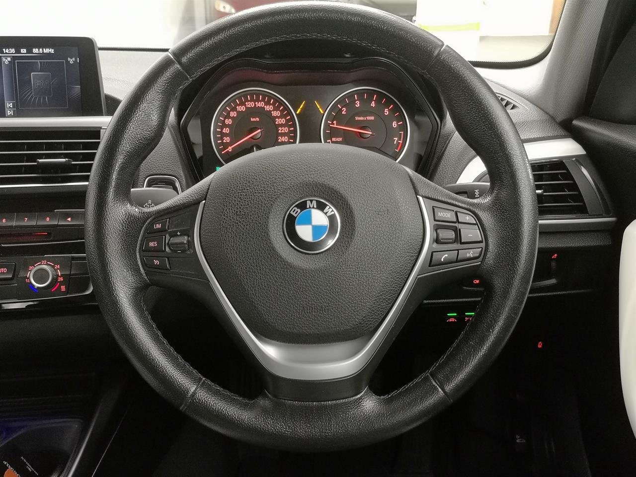 2015 BMW 118I