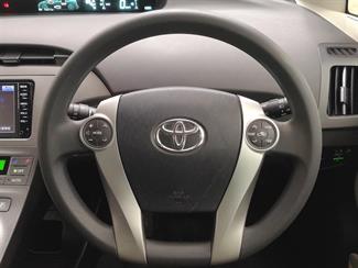 2014 Toyota Prius - Thumbnail