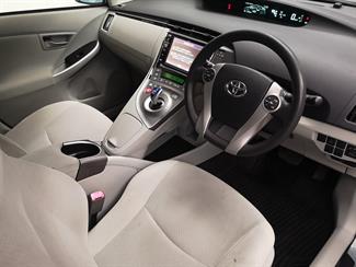 2013 Toyota Prius - Thumbnail