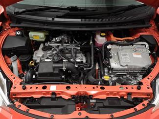 2013 Toyota Aqua - Thumbnail